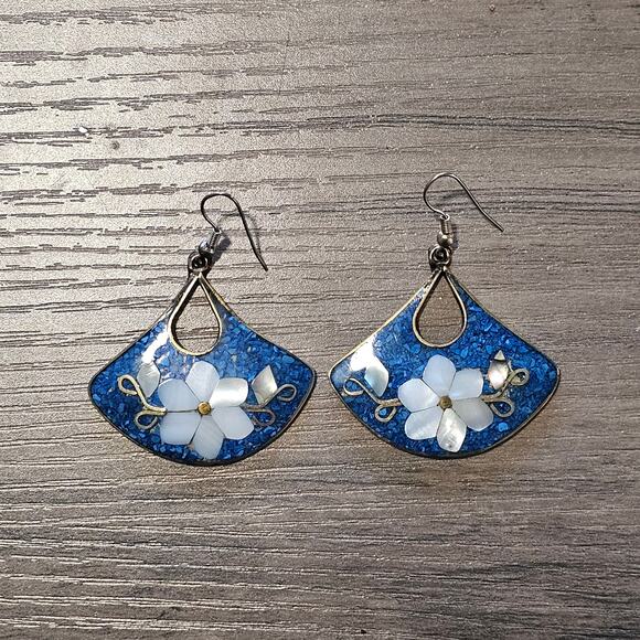 Vintage Alpaca Silver & Mother of Pearl Flower Dangle Earrings - Picture 6 of 6